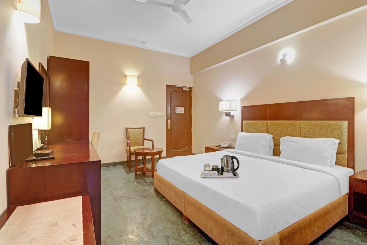 Oyo Townhouse 934 L'Elegant Hotel & Banquetby Ace Manor Ghaziabad Ngoại thất bức ảnh