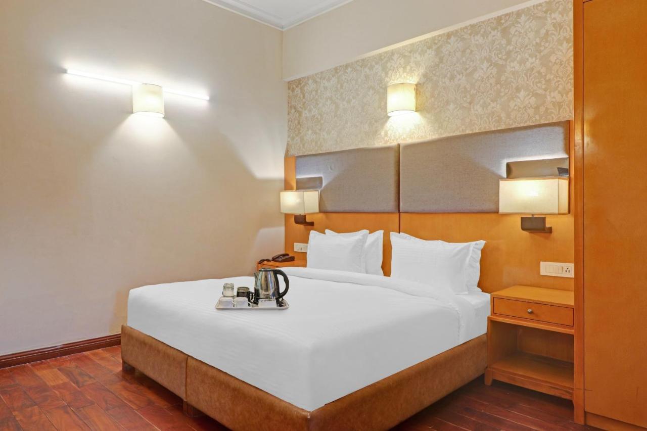 Oyo Townhouse 934 L'Elegant Hotel & Banquetby Ace Manor Ghaziabad Ngoại thất bức ảnh