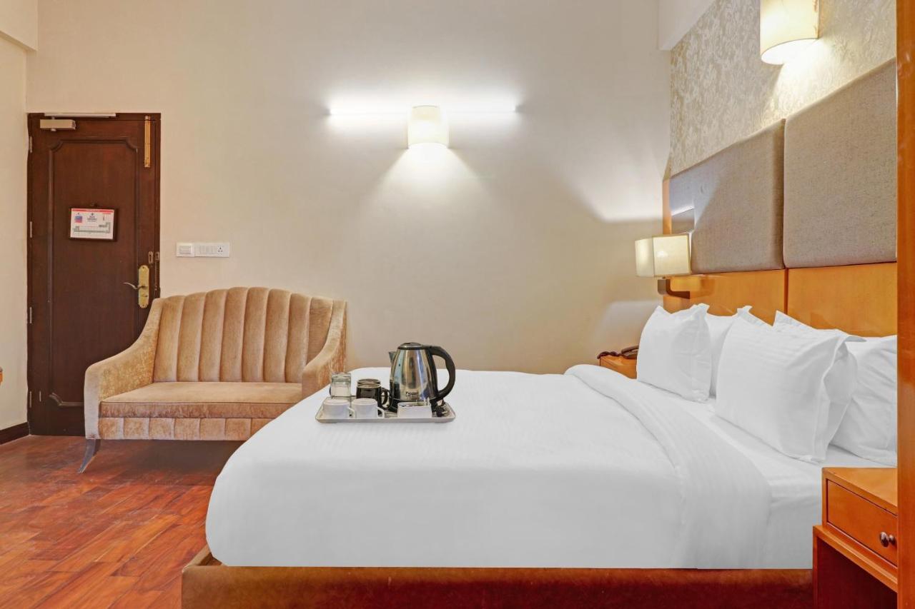 Oyo Townhouse 934 L'Elegant Hotel & Banquetby Ace Manor Ghaziabad Ngoại thất bức ảnh